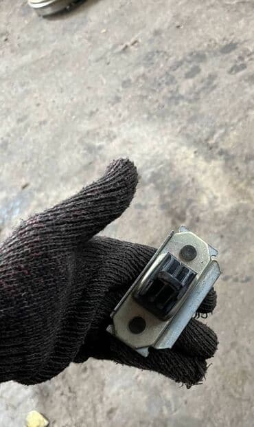 напольные вазы: Mazda MPV ограничитель двери, Мазда МПВ дверной ограничитель — 2