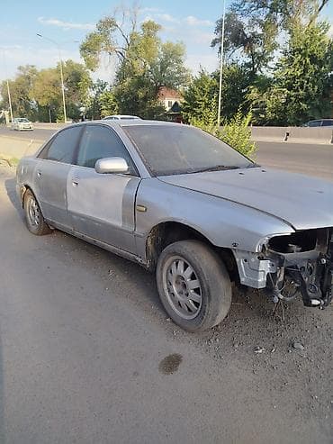 два авто: Audi A4: 1997 г., 2.4 л, Седан — 6