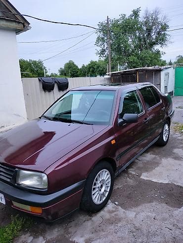 Volkswagen Vento: 1992 г., 1.8 л, Механика, Бензин, Седан — 3