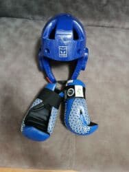 настольный теннисная ракетка: Продаю перчатки и шлем тайквандо ИТФ Красный комплект 2500с(новый) — 2