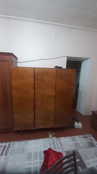 мебель из сосны: Двуспальная кровать с матрасом и комплектом мебели для спальни. - — 6