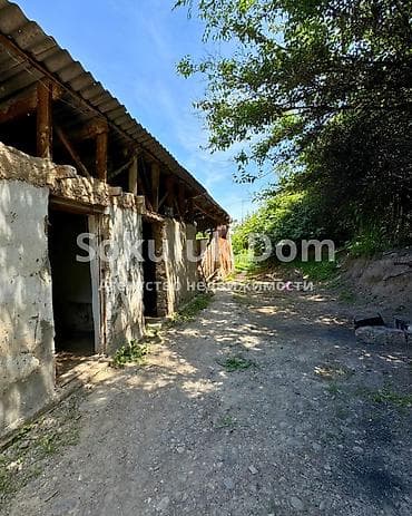 квадрат: 🏠Продаётся дом в с Сокулук, 200 метров от трассы. 🟡Комнаты: 2 — 2