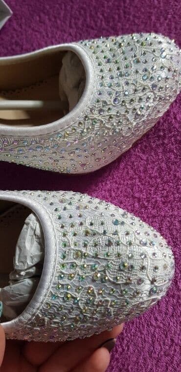 Туфли: Продаю туфли (Европа), каблук 8см, размер 39 - 40. Камни под — 5