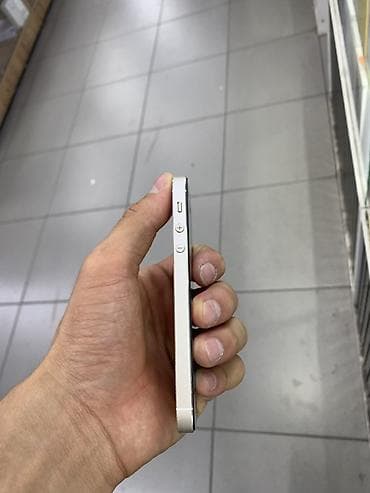 iphone i: IPhone SE, Б/у, 16 ГБ, Золотой, 100 % — 3