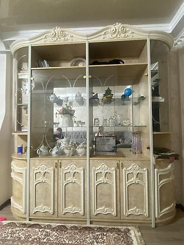 Большой классический сервант-витрина для гостиной - Материал: корпус