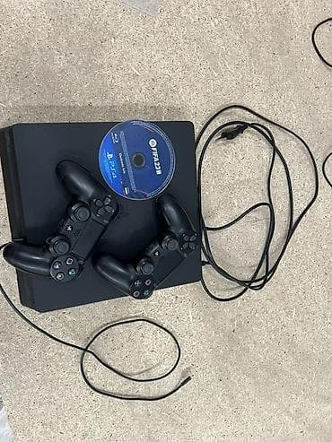 PlayStation 4 Slim (черный) — игровая приставка с комплектом