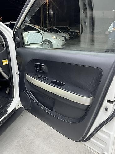 windom 2003: Toyota Ist: 2003 г., 1.3 л, Вариатор, Бензин, Хэтчбэк — 4