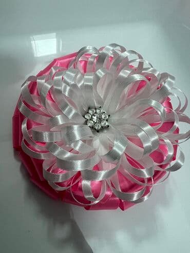 Продаю банты на выписку или для украшениЯ подарков. Цена: 350 сом за