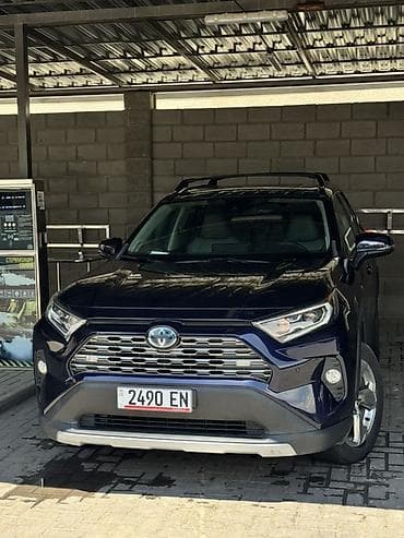 Toyota RAV4: 2021 г., 2.5 л, Вариатор, Гибрид, Кроссовер