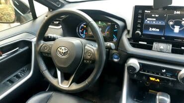 спортивные авто: Toyota RAV4: 2019 г., Гибрид, Кроссовер — 3