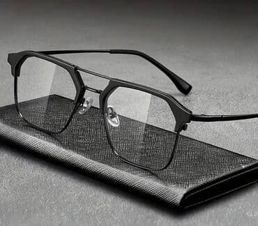 Наручные часы: Стильные очки с прямоугольными линзами и тонкой металлической оправой — 1