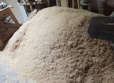 стульчик для кормления mamalove 2 в 1: Опилки и древесные отходы 🪓Апелка🪓 Описание: - Свежие древесные опилки — 1