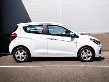 Продажа авто: Chevrolet Spark: 2016 г., 1 л, Вариатор, Бензин — 4