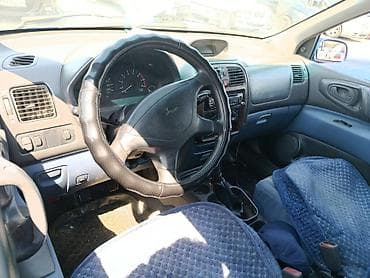 хундай старекс 1: Mitsubishi Space Star: 2001 г., 1.3 л, Кол менен иштөөчү, Бензин, Хетчбек — 5