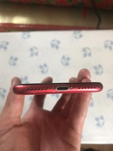 айфон се 2: IPhone SE 2020, Б/у, 64 ГБ, Красный, Чехол, 20 % — 3