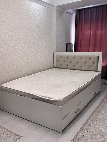 обито: Двуспальная кровать, Б/у, С матрасом, длина - 200 см — 1