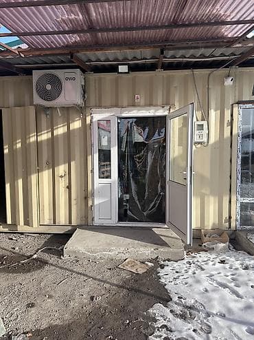 Оптово-розничный магазин также присутствует кондиционер полочки