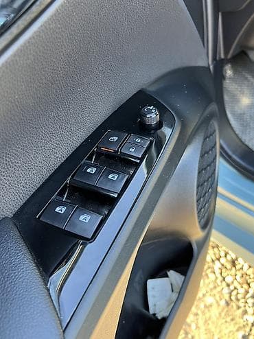 fit 2016: Toyota Prius: 2018 г., 1.8 л, Автомат, Гибрид, Хэтчбэк — 8