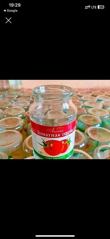 Пустая стеклянная банка из-под томатной пасты «Айлана» с этикеткой