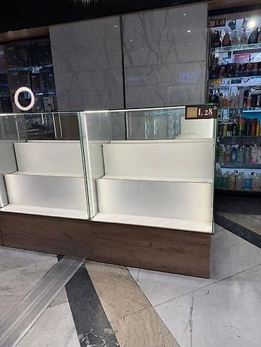 Стеклянная витрина с подсветкой - Конструкция: прозрачные стеклянные — 3