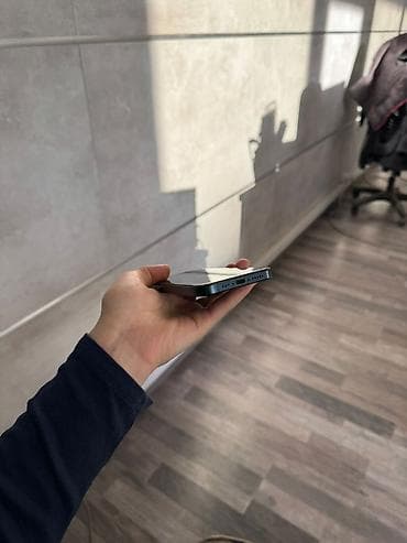 razer blade: IPhone 15 Pro, Б/у, 256 ГБ, Синий, Чехол, 81 % — 5