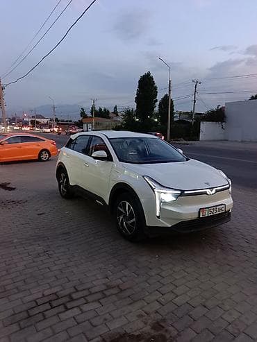 Спорт жана хобби: Электромобиль (кроссовер) белого цвета Основные особенности: - Кузов — 4