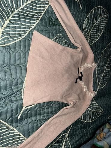 свитера с оленями парные: Розовая женская кофта/лонгслив с длинным рукавом и декором: - Нежный — 1