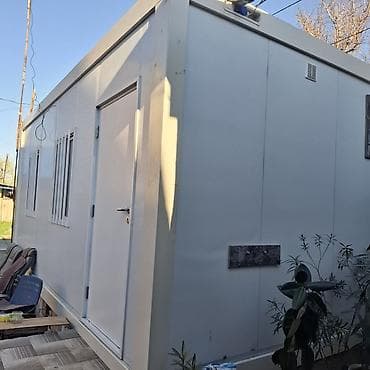 сто боксы: Модульный дом 3×6 м с санузлом. Характеристики: - Компактный — 2