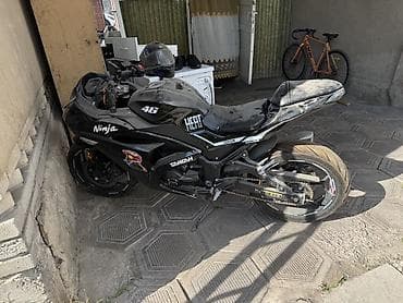 мотоциклы сузуки: Спортивный мотоцикл в стиле Ninja, черный, с обтекателями — 1