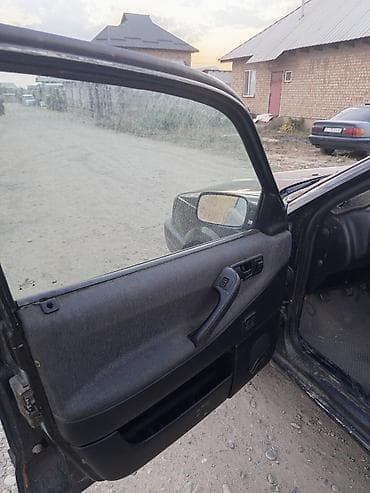 Продажа авто: Volkswagen Passat: 1993 г., Седан — 8