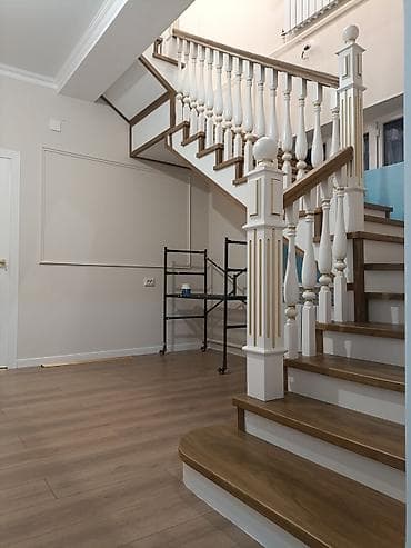 тепкич жасоо: Агач тепкичи Жеке менчик үй үчүн, Жыгачтын туру: Жаңгак жыгачы, Тепкичтин формасы: Көп марштуу, Стиль: Классикалык — 10