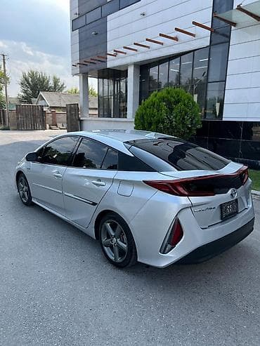 Toyota: Toyota Prius: 2017 г., 1.8 л, Гибрид, Хетчбек — 3