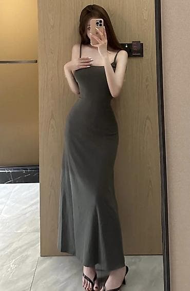 Женское платье-макси на тонких бретелях. В наличии темно-серый и