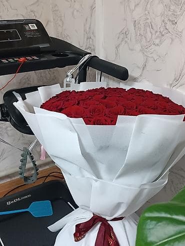 кустовые розы букет: Большой авторский букет из красных роз"101" за 20.000 покупали маме — 3
