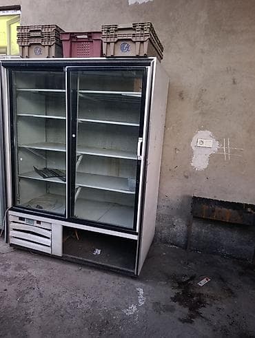 Холодильное оборудование: Торговые холодильные витрины с остеклением - Две модели: одна — 2