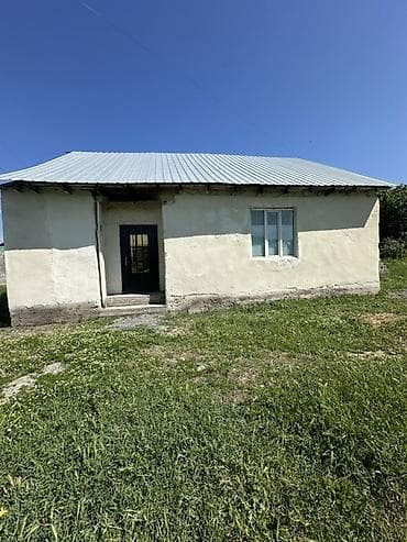 дом в деревне: 📍 В Сокулуке в районе Церкви продаётся дом на участке 5 соток. 🏡Дом — 3