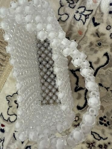 чемоданы бишкек дордой цены: Элегантная сумка из белых бусин, создающая эффектный и легкий образ — 2