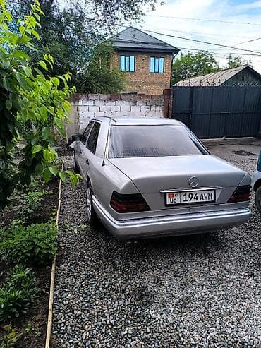 Mercedes-Benz W124: 1994 г., Механика, Седан