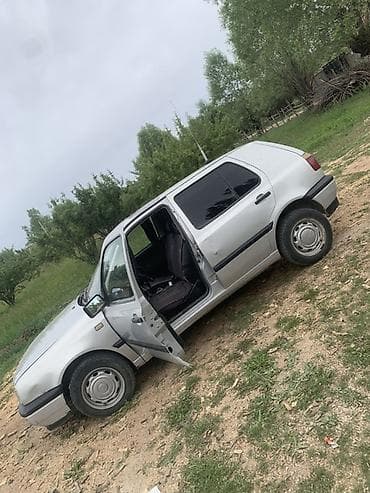 Унаа: Volkswagen Golf: 1993 г., 1.6 л, Кол менен иштөөчү, Хетчбек — 2