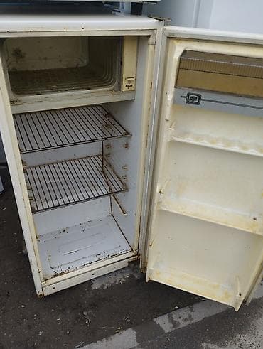 mini refrigerator: Холодильник Indesit, Б/у, Двухкамерный, De frost (капельный), 60 * 1800 * 60 — 8