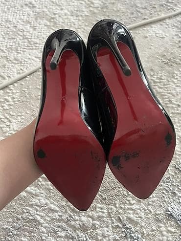 каблук: Классические лодочки на высоком каблуке 

- 12 см
200 сом — 3