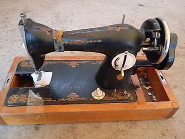 Швейная машина настольная, механическая, винтажная. - Тип: челночная