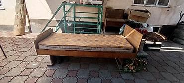 двухъярусный кровать с матрасами: Деревянная односпальная кровать с бортиками по бокам. - Классическая — 1