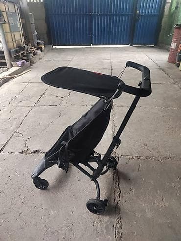 коляска летние: Компактная прогулочная коляска черного цвета с солнцезащитным — 1