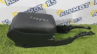 Subaru Outback 2010 год, подлокотник