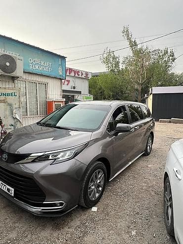 таеты: Toyota Sienna: 2022 г., 2.5 л, Автомат, Гибрид, Минивэн — 1