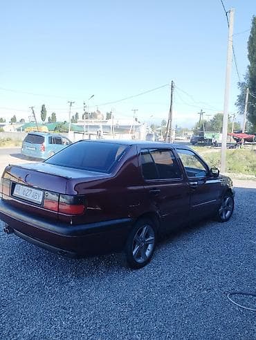 Унаа: Volkswagen Vento: 1992 г., Седан — 1