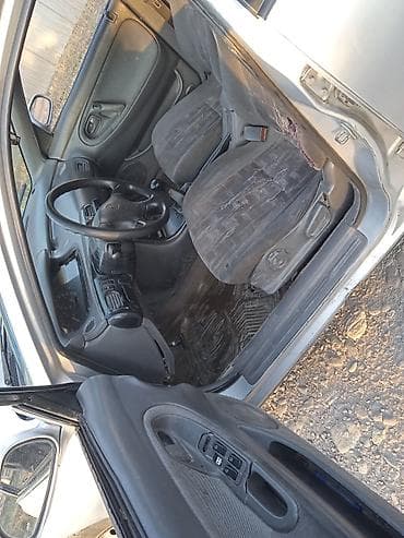 Mazda 626: 1990 г., 1.8 л, Автомат, Бензин, Седан — 6