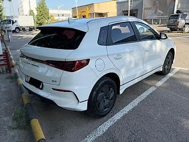 byd e7 цена: BYD E2: 2023 г., Электромобиль, Хэтчбэк — 4