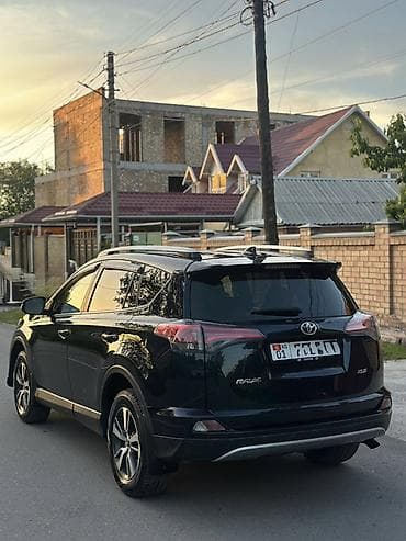 2 8: Toyota RAV4: 2018 г., 2.5 л, Автомат, Бензин, Кроссовер — 5